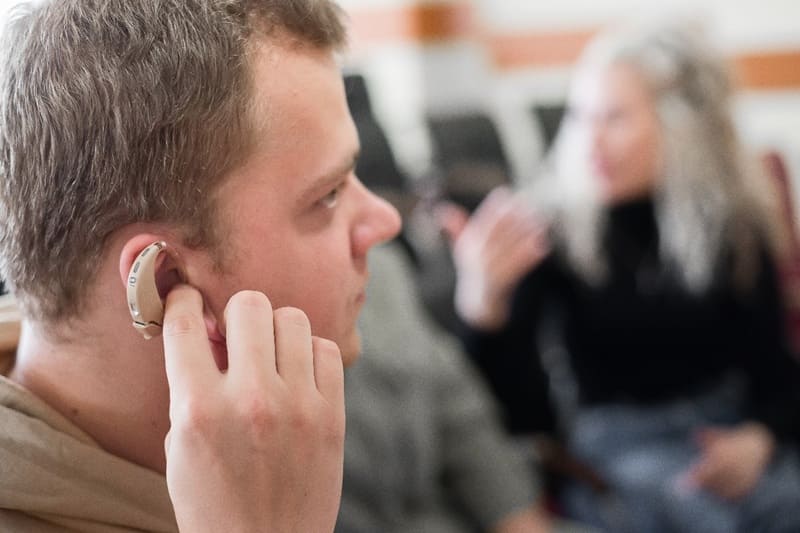 Adaptación de auxiliares auditivos con medición de oído real